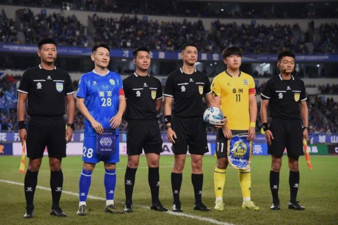 手将在南通, 更年轻的泰, 领先的南京 手将在南通, 更年轻的泰, 领先的南京