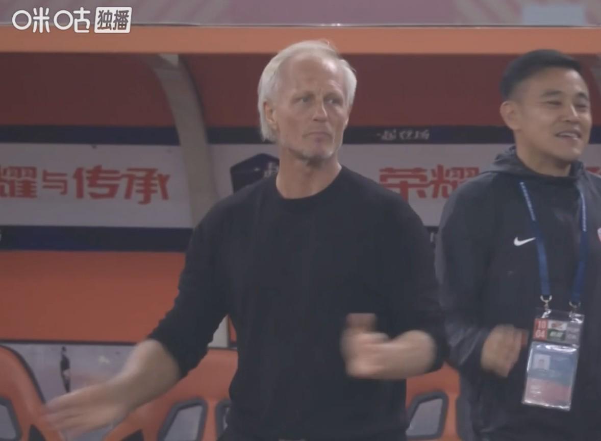 安德森出席, 当然下半场, ue